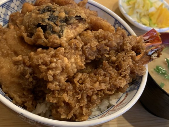 天藤の、汁も味も濃い目の天丼を食べる / 東京 浅草 1902年創業 (明治